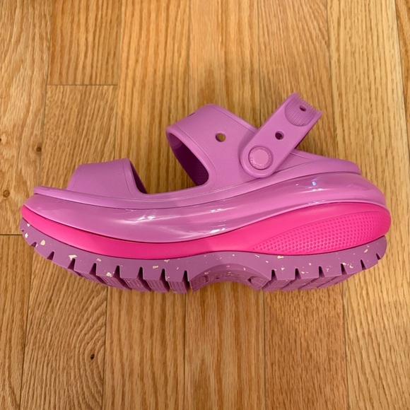 Crocs Mega Crush Sandal in Bubble - Picture 6 of 13